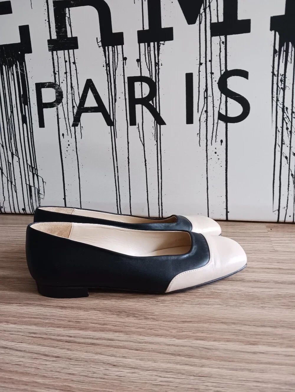 ALOHAS Classic Two-Tone Leather Ballet Flats - Black & Cream shoes Size 38